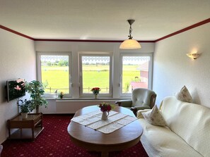 Tv och ett bordtennisbord