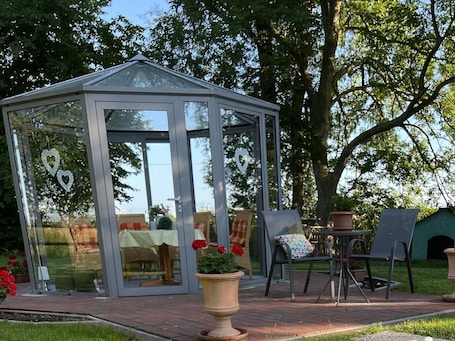 Outdoor dining. Apartment 'Heuboden, 80qm' with Shared Terrace, Shared Garden and Wi-Fi