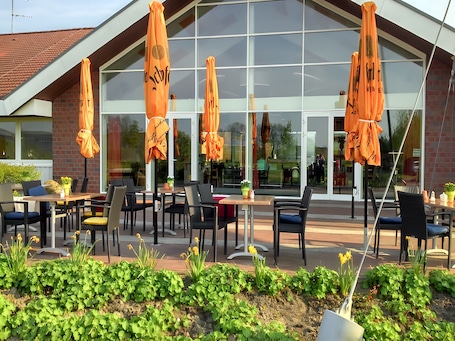 Outdoor dining. Apartment 'Sonnenschein' with Private Garden and Wi-Fi