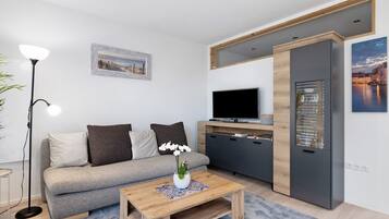 Fernseher, DVD-Player, Stereoanlage