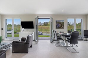 Interior - Apartment 'Bresser Bernsteinsee' with Private Terrace, Private Garden and Wi-Fi (Sassenburg-Stüde)