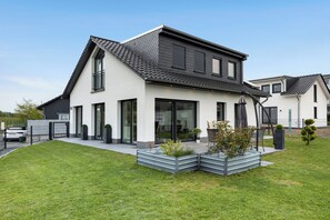 Exterior - Apartment 'Bresser Bernsteinsee' with Private Terrace, Private Garden and Wi-Fi (Sassenburg-Stüde)