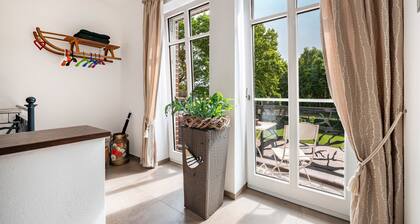 Ferienwohnung 'Am Kronsberg' mit Gemeinschaftsgarten, Wi-Fi und Klimaanlage