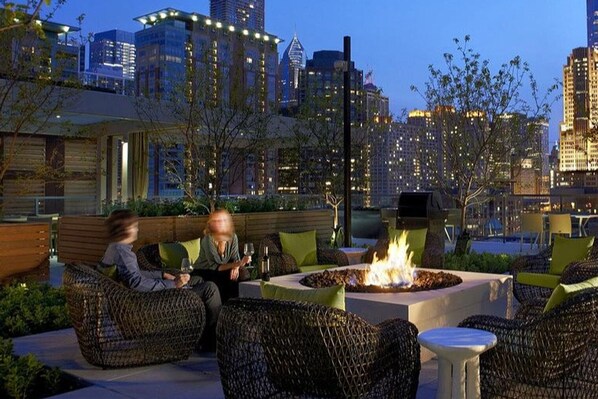 Property grounds - Blueground | Streeterville, rooftop, pool, nr Pier (Chicago)