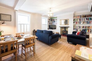 Dining - The Book Nook, Woodbridge (Woodbridge)