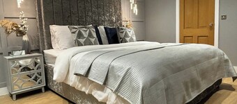 Sheffield-Apartment-Sleeps4-Parking-HotTub