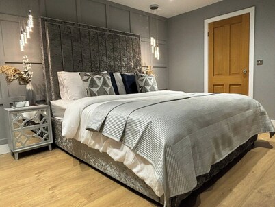 Sheffield-Apartment-Sleeps4-Parking-HotTub