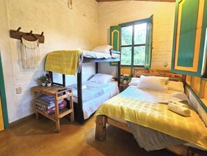 4 bedrooms, iron/ironing board, WiFi, bed sheets - Villa Alegria: Charm in Boquia ~ 5 min. Drive to Downtown Salento (Salento)