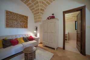 TV, fireplace - Villa Agrumeta - Private Natural Bio Lake, Lecce, Italy (Lecce)