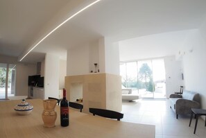 Interior - Villa Torricella pool and sunny garden, Leverano, Italy (Leverano)