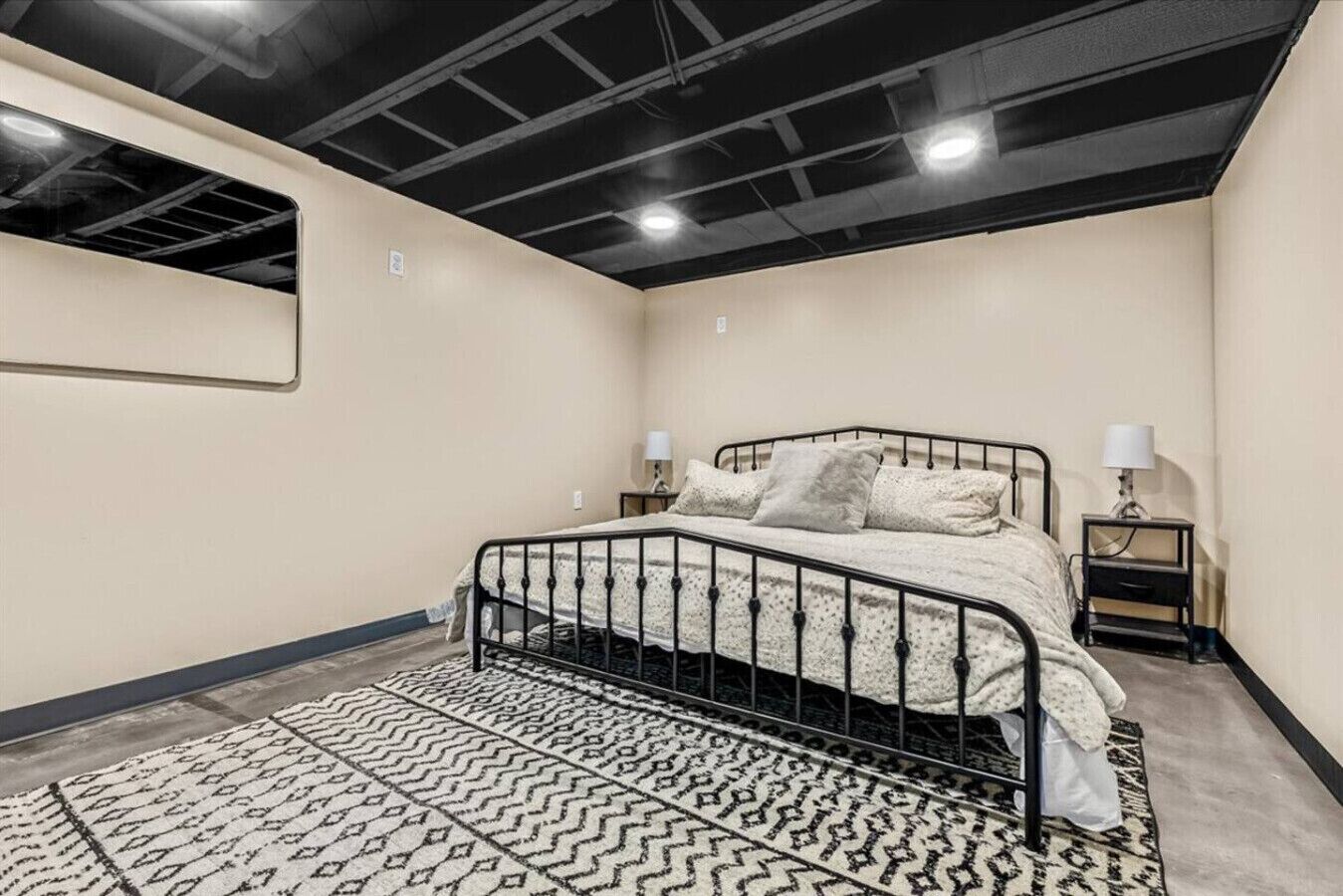 4 Schlafzimmer, Schreibtisch, Bügeleisen/Bügelbrett, Reisekinderbett