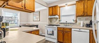 Newly Renovated 4 Bedroom 2 Bath Downtown Dearborn