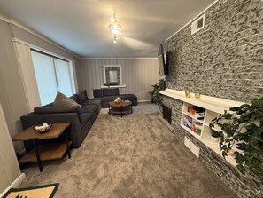 TV, fireplace