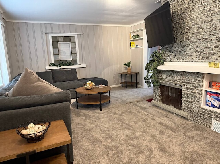 Newly Renovated Gem Fenced Backyard 2 Full Baths - Dearborn