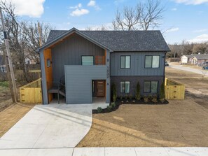 Exterior - Modern Masterpiece in Downtown Tulsa-Sleeps 6 (Tulsa)