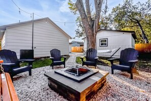 Property grounds - Texas Two-Step: Near NRG/ Full Game Room/ Lounge+Fire Pit (Houston)