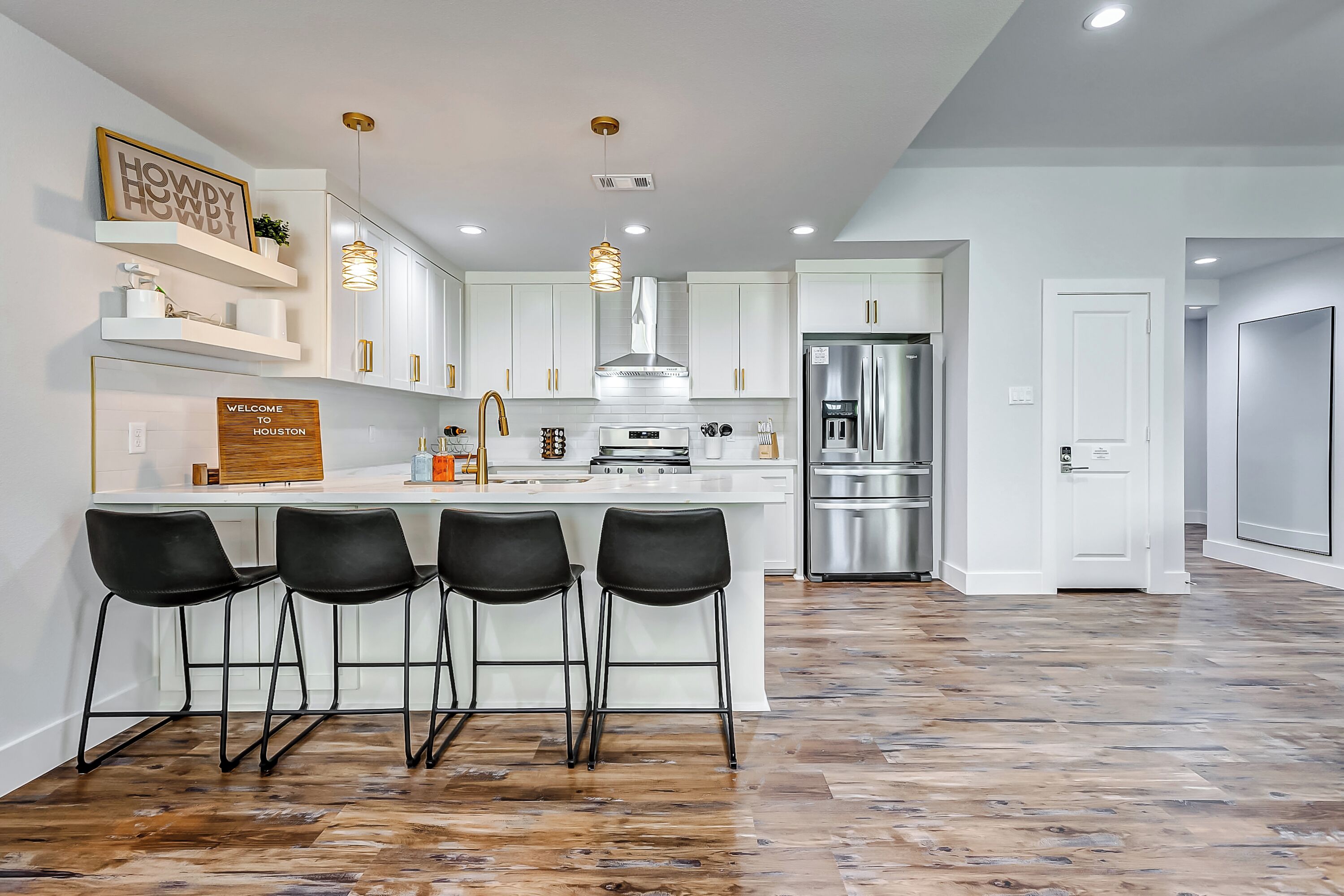 Geladeira, micro-ondas, fogão, cooktop