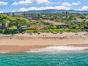 Chaises longues, serviettes de plage