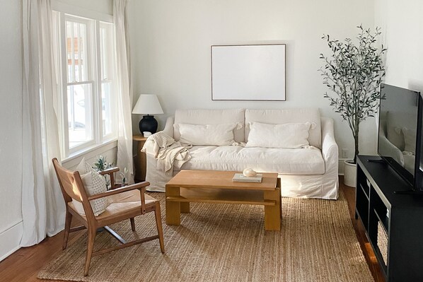 Living area - The Brockway 06 on North Shore (South Haven)