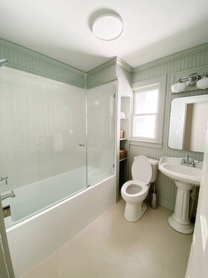 Douche, serviettes fournies