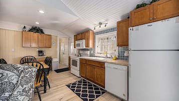 Réfrigérateur, micro-ondes, four, lave-vaisselle