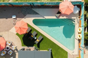 Piscina all'aperto, una piscina riscaldata