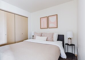 1 chambre, fer et planche à repasser, Wi-Fi, draps fournis
