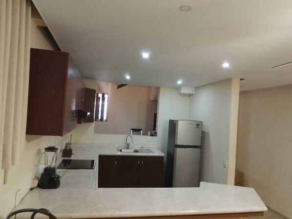 Fridge, stovetop, coffee/tea maker, toaster