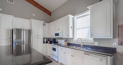 Friede's Hideaway - The perfect retreat with a private pond, hot tub & much more