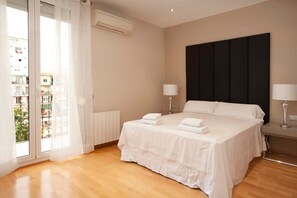 3 Schlafzimmer, Schreibtisch, Bügeleisen/Bügelbrett, WLAN