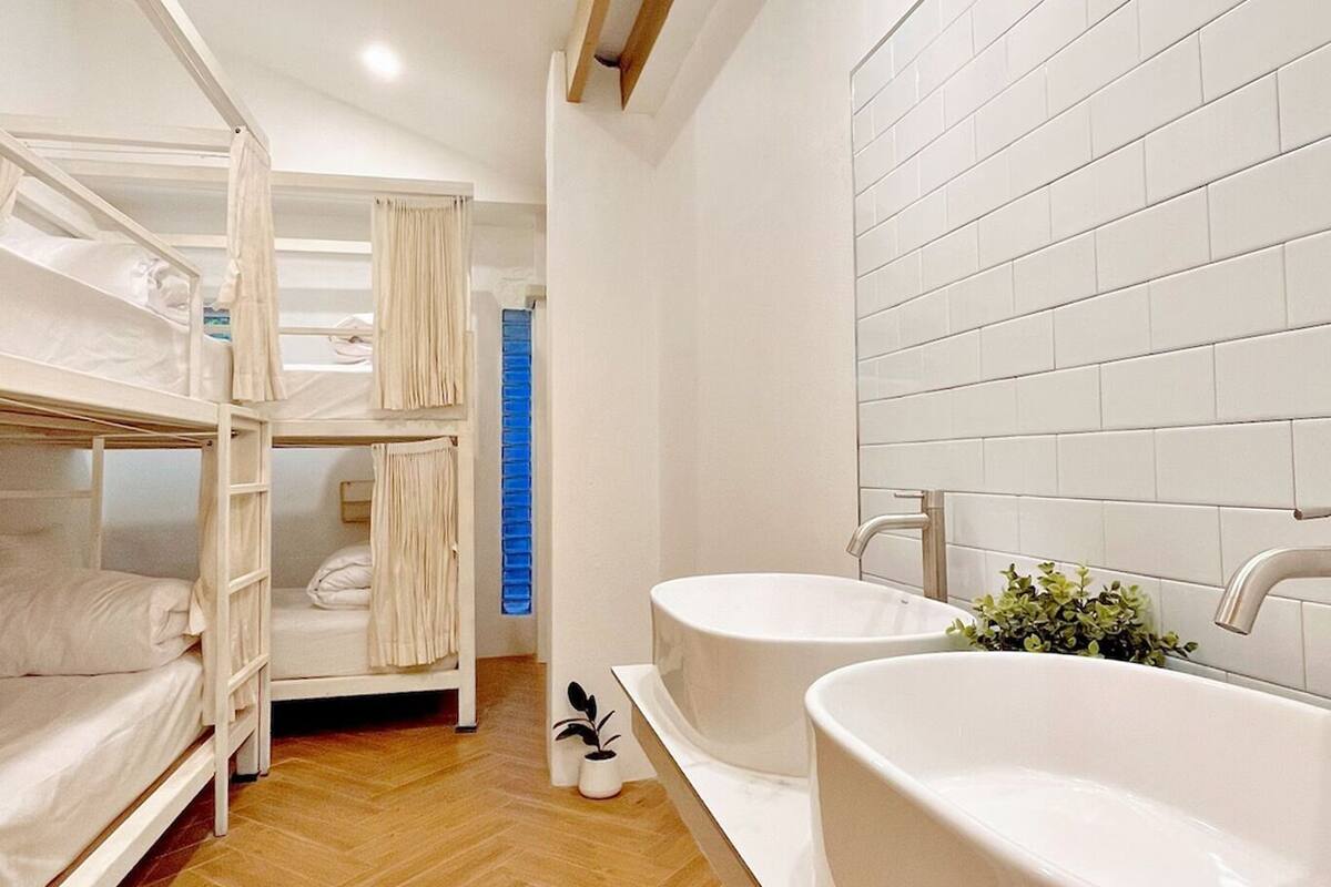 Soundproofing, WiFi (free)