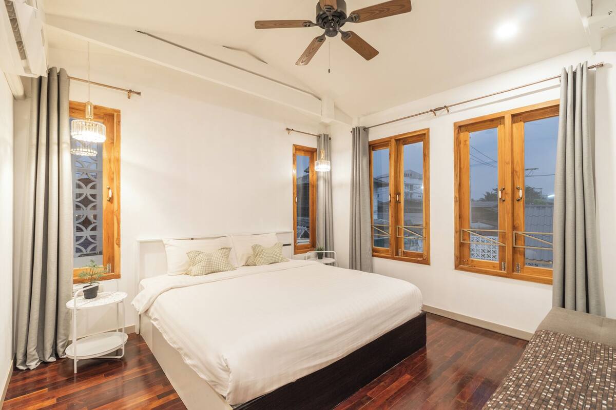 Deluxe Double Room | Soundproofing, WiFi (free)
