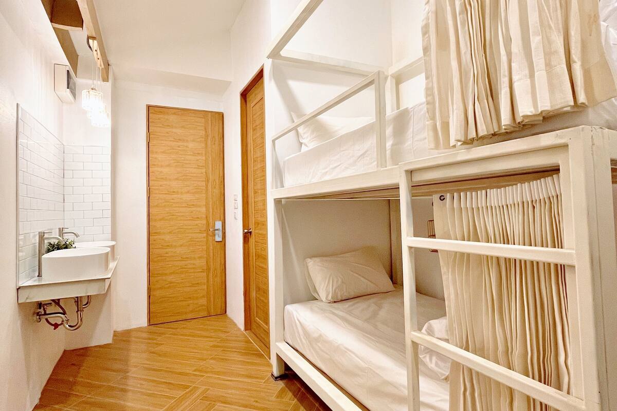 Soundproofing, WiFi (free)