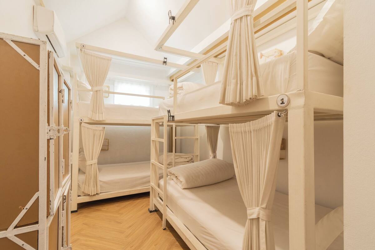 Soundproofing, WiFi (free)