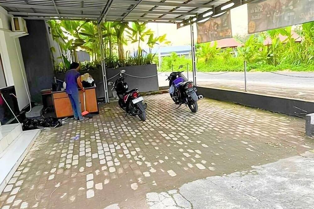 Djuragan Kamar Halona