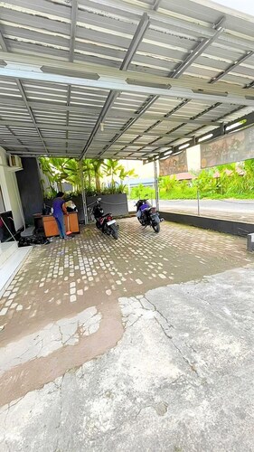 Djuragan Kamar Halona