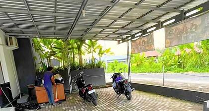 Djuragan Kamar Halona