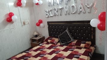 Free WiFi, bed sheets