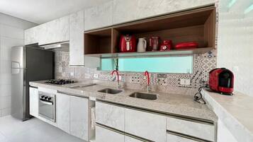 Micro-ondas, fogão, cooktop