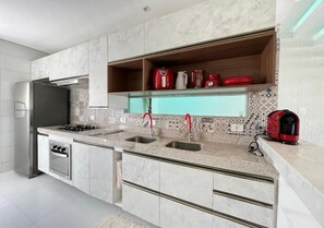 Micro-ondas, fogão, cooktop