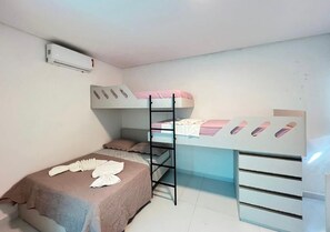 3 quartos, ferros/tábuas de passar roupa, Wi-Fi, roupa de cama