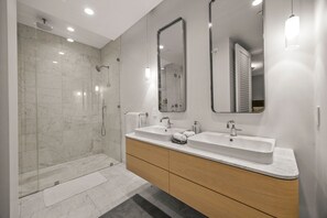 ヘアドライヤー、タオル