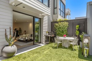 屋外ダイニングエリア