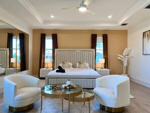 8 bedrooms, desk, iron/ironing board, travel cot - Pickleball/Gameroom/Soccer Field/Pool (Miami)