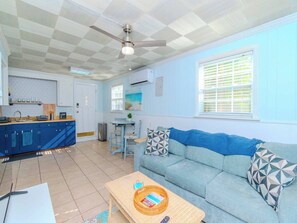 Living area - The Largo Carriage House (Largo)