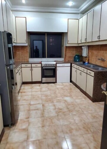 Spacious 4-bedroom corporate apartment in fabulous Mumbai with AC, WiFi