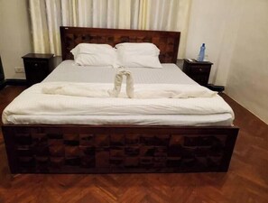 4 bedrooms, WiFi, bed sheets