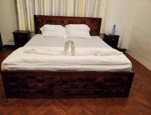 4 bedrooms, WiFi, bed sheets