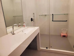 Dusche, Handtücher, Toilettenpapier
