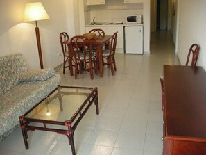 Apartment | Private kitchen - Apartment in L'escala Near Sandy Beach (L'Escala)